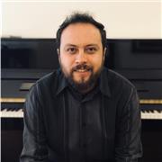 Profesor de piano, guitarra, batería, composición y producción musical